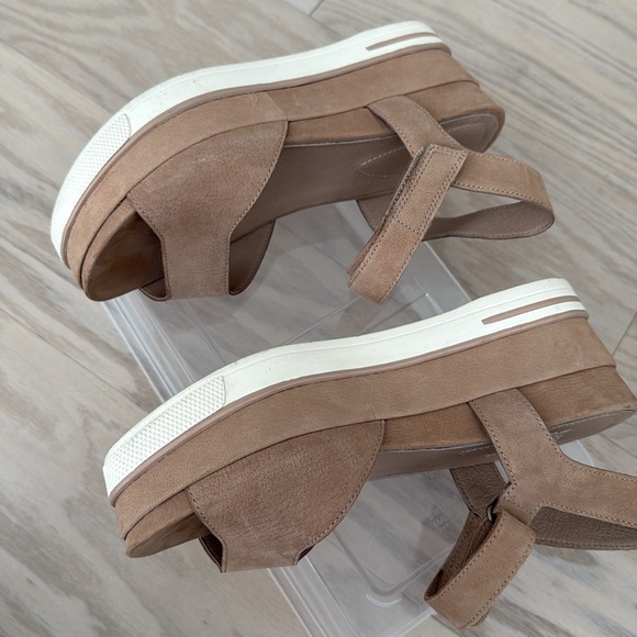 Eileen Fisher women’s Tan Wedge Sandals - Picture 5 of 5